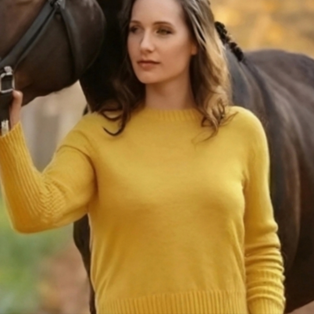 🩵 H&M Mustard Yellow Crew Neck Sweater